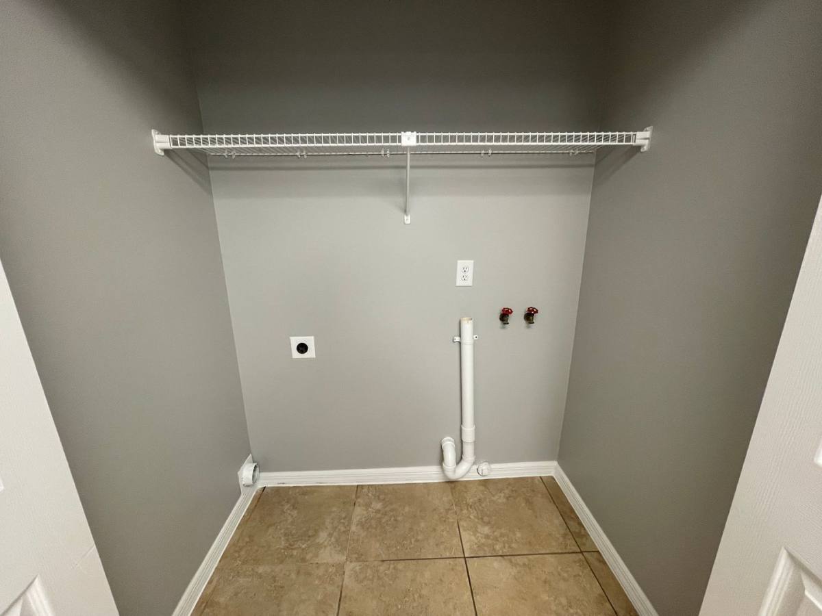 Apartment for rent at 406 & 408 N Clayton St, Mount Dora, FL 32757