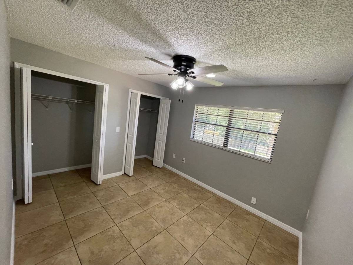 Apartment for rent at 406 & 408 N Clayton St, Mount Dora, FL 32757
