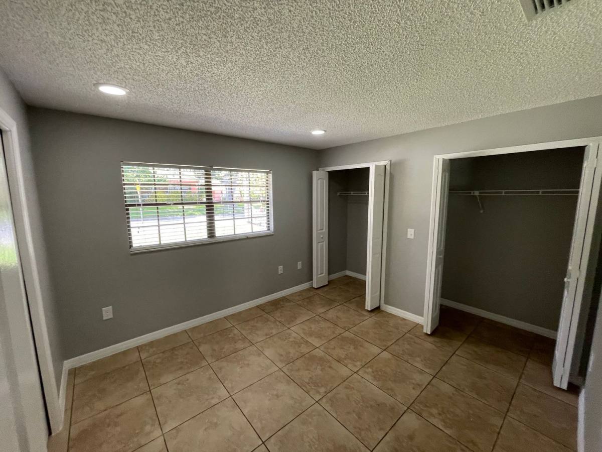 Apartment for rent at 406 & 408 N Clayton St, Mount Dora, FL 32757