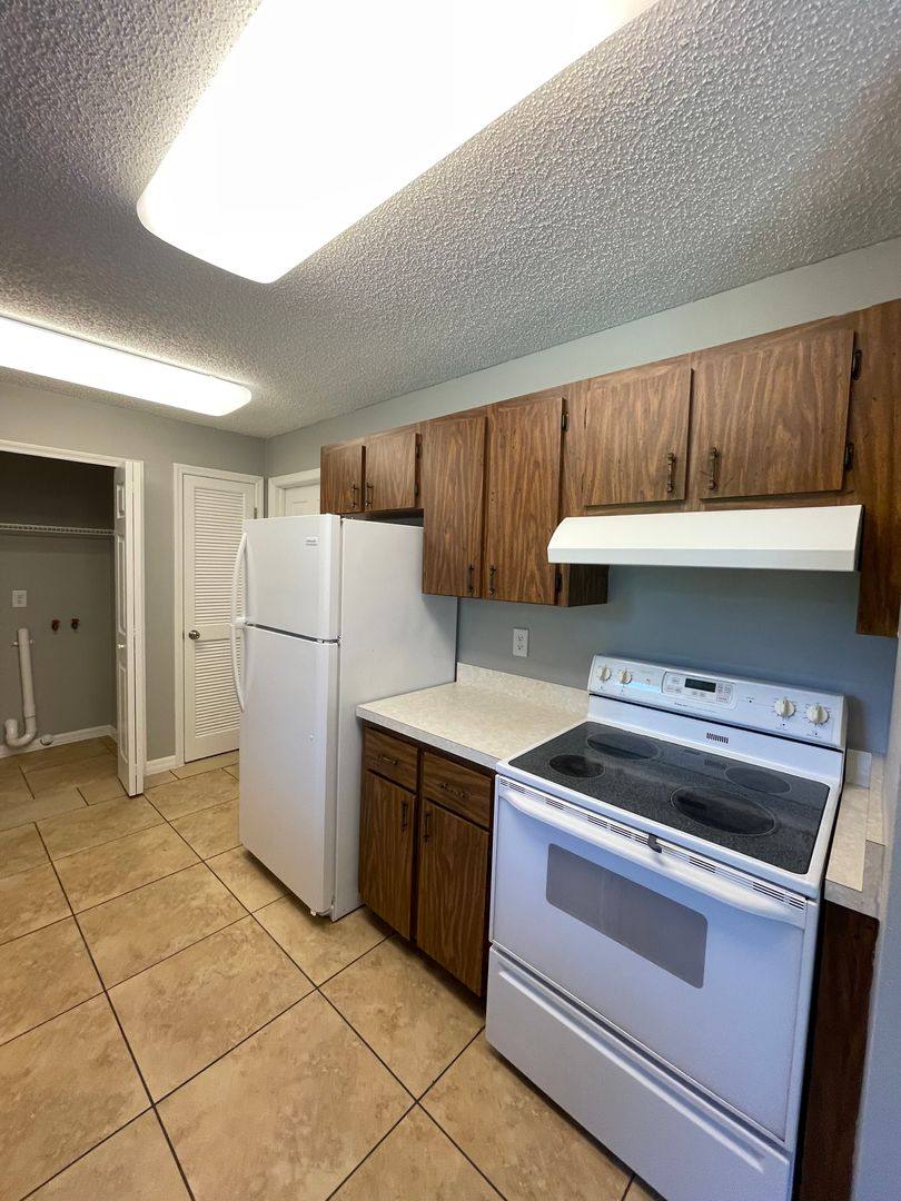 Apartment for rent at 406 & 408 N Clayton St, Mount Dora, FL 32757
