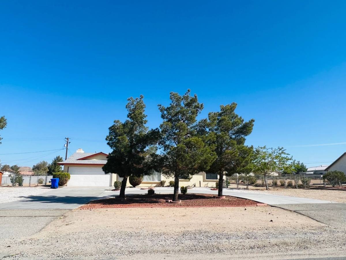 House for rent at 19160 Corwin Rd, Apple Valley, CA 92307