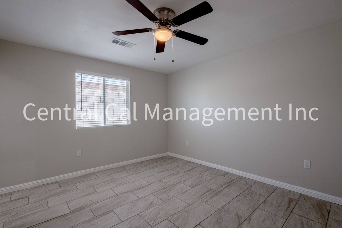 Apartment for rent at 1004 Padre St, Bakersfield, CA 93307