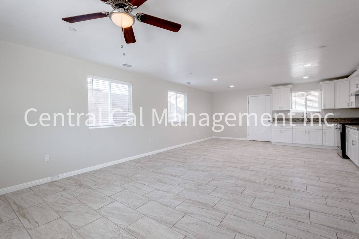Apartment for rent at 1004 Padre St, Bakersfield, CA 93307