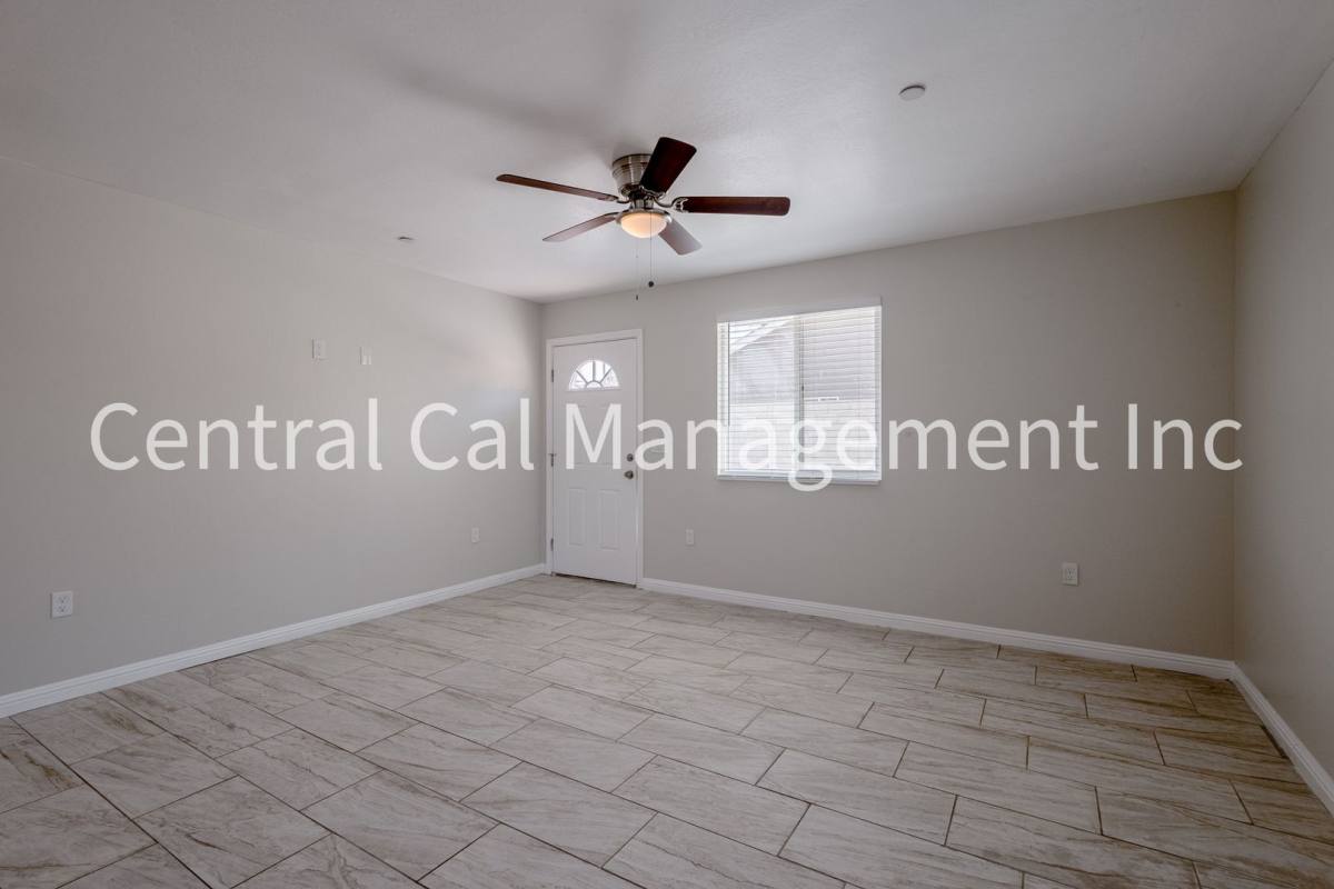 Apartment for rent at 1004 Padre St, Bakersfield, CA 93307