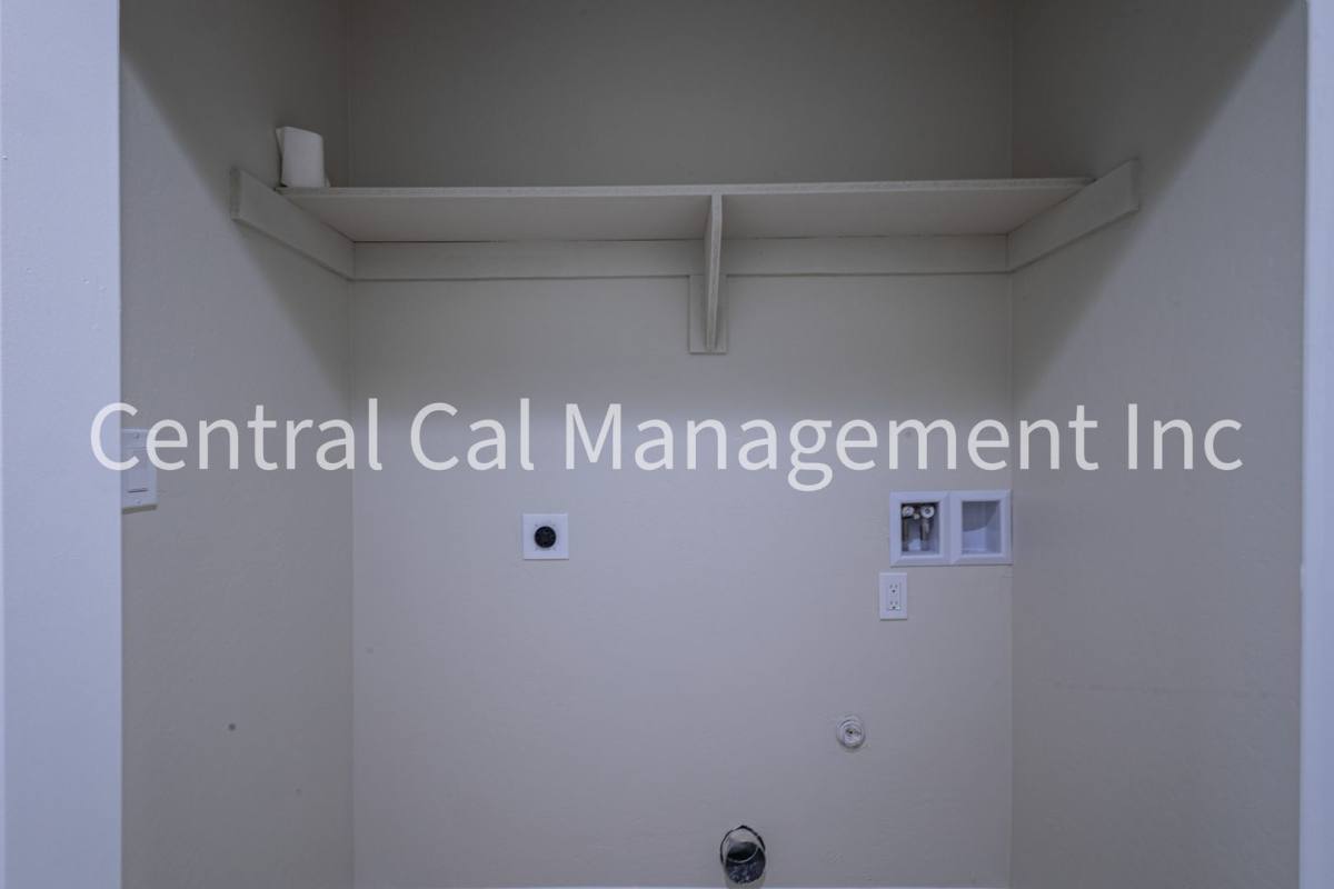 Apartment for rent at 1004 Padre St, Bakersfield, CA 93307