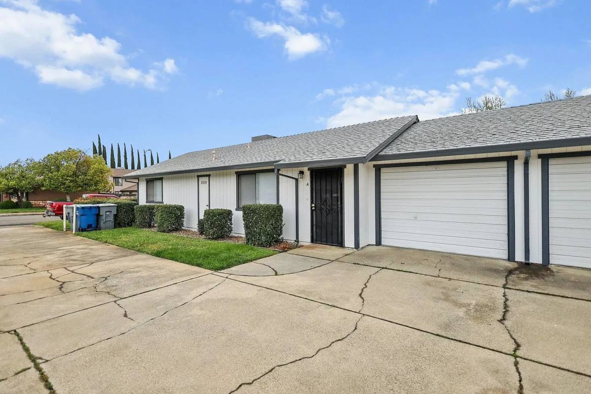 Townhouse for rent at 2556 Sabre Court, Redding, CA 96002