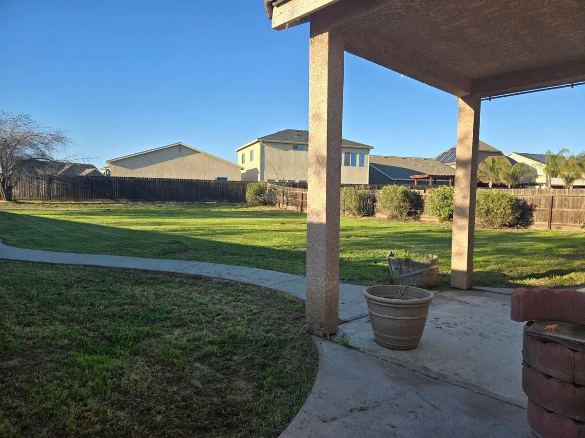 House for rent at 2068 W Merritt St, Hanford, CA 93230