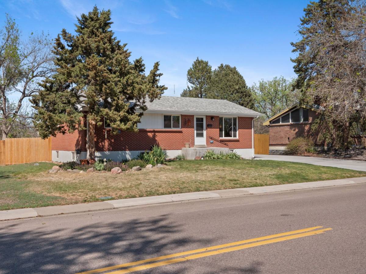 House for rent at 173 E Panama Dr, Littleton, CO 80121