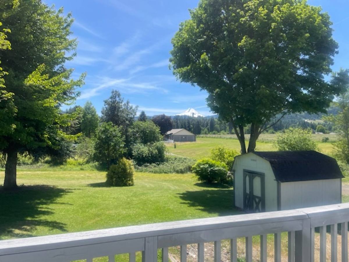 House for rent at 3817 Summit Dr, Hood River, OR 97031