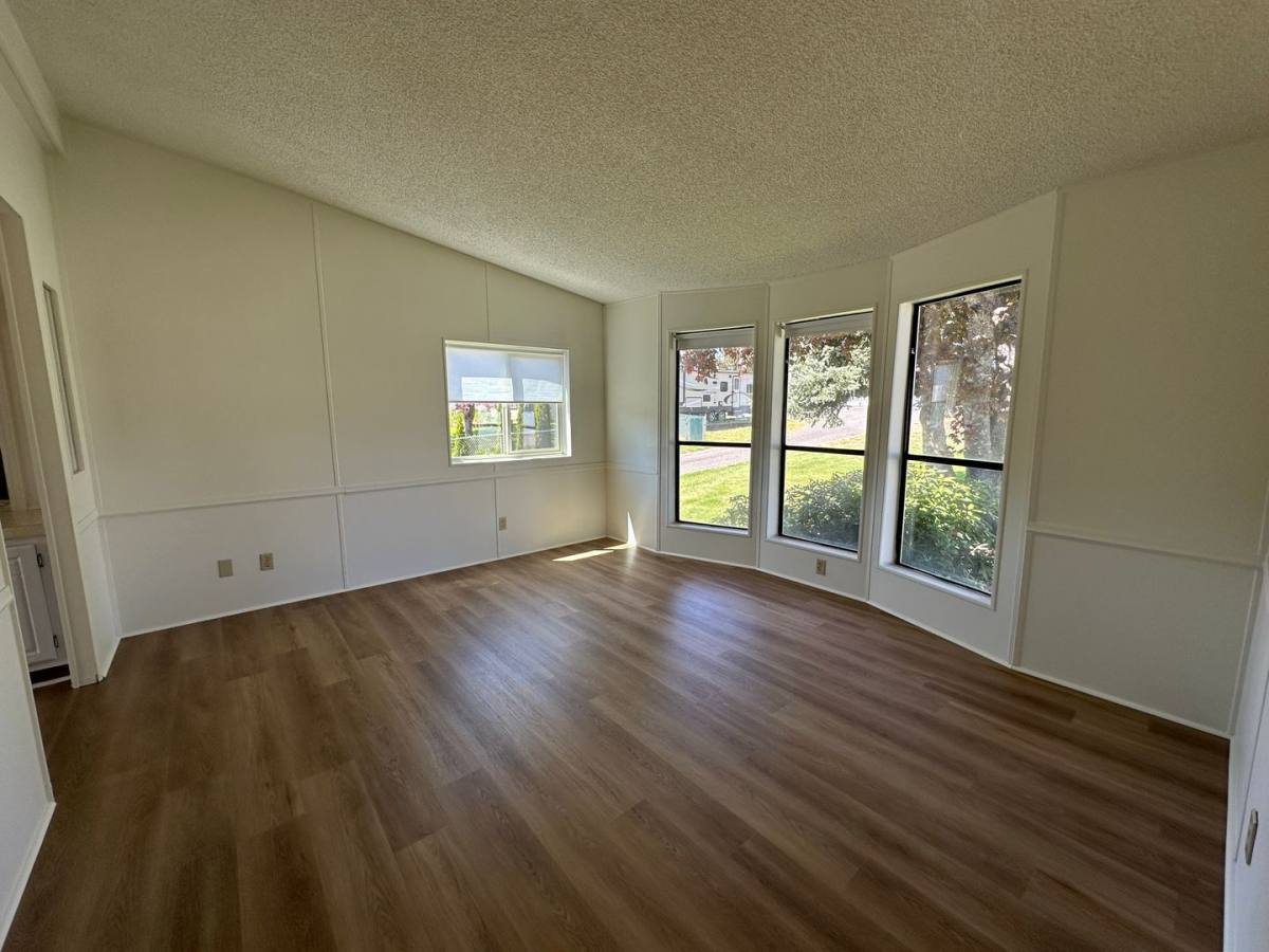 House for rent at 3817 Summit Dr, Hood River, OR 97031