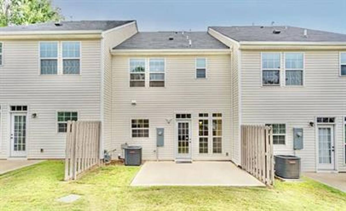 Townhouse for rent at 4 Glenside Dr, Greenville, SC 29607