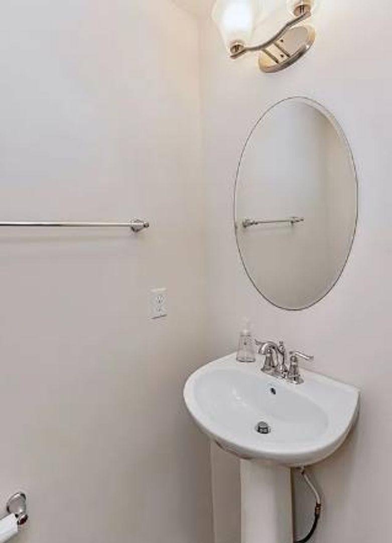 Townhouse for rent at 4 Glenside Dr, Greenville, SC 29607