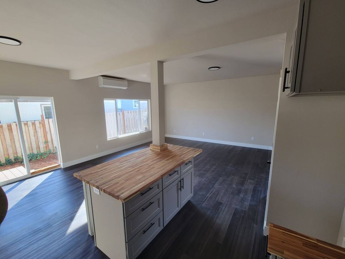 Townhouse for rent at 152 Allison Ave, Sutherlin, OR 97479