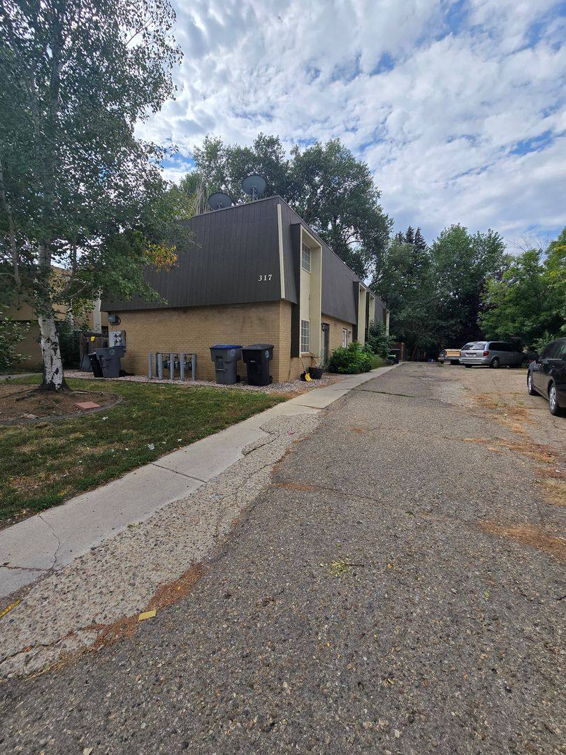 Townhouse for rent at 317 Emery Dr, Longmont, CO 80501