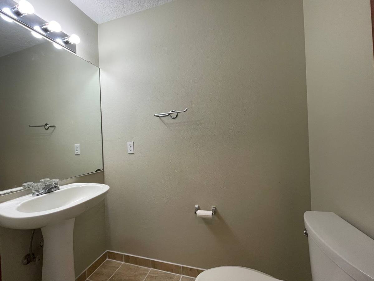 House for rent at 14983 SE Sieben Creek Dr, Clackamas, OR 97015