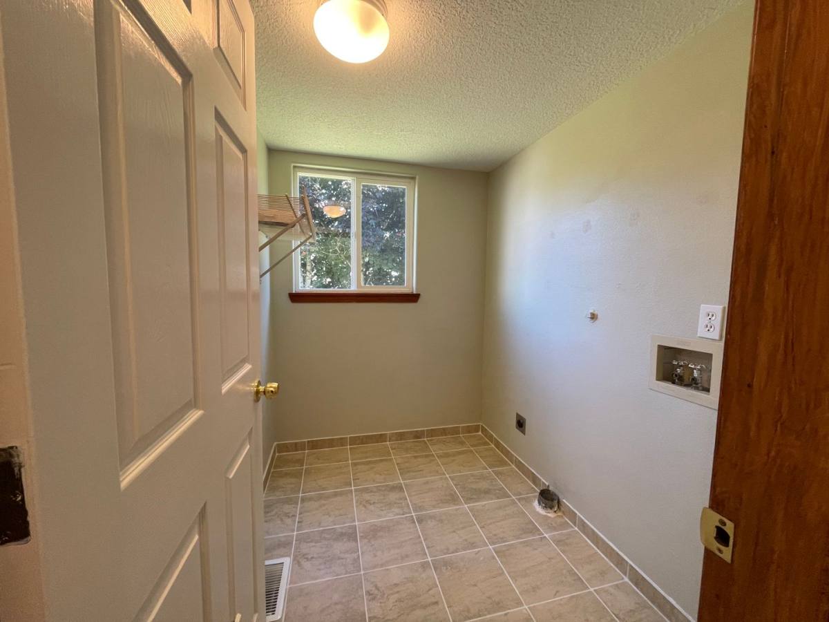 House for rent at 14983 SE Sieben Creek Dr, Clackamas, OR 97015