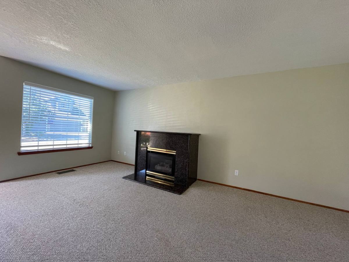 House for rent at 14983 SE Sieben Creek Dr, Clackamas, OR 97015