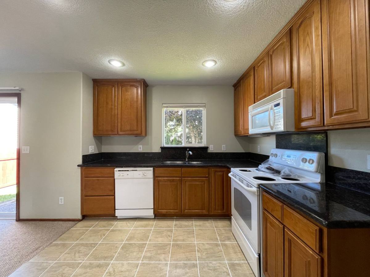 House for rent at 14983 SE Sieben Creek Dr, Clackamas, OR 97015