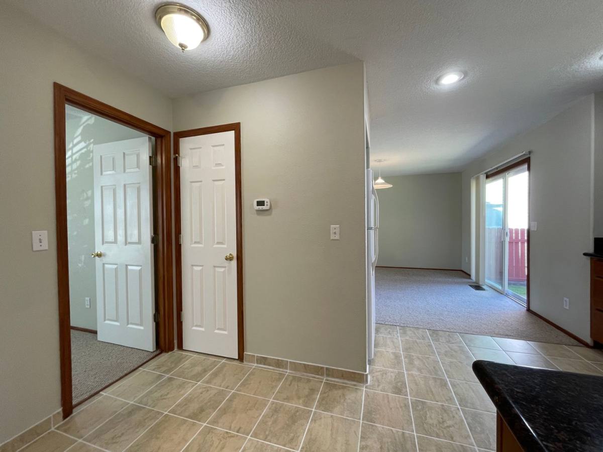House for rent at 14983 SE Sieben Creek Dr, Clackamas, OR 97015