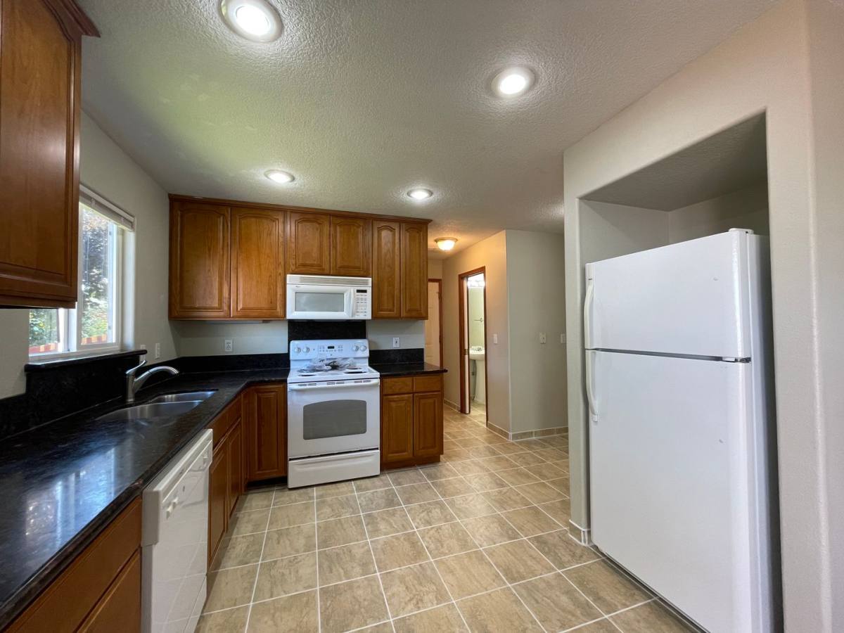 House for rent at 14983 SE Sieben Creek Dr, Clackamas, OR 97015