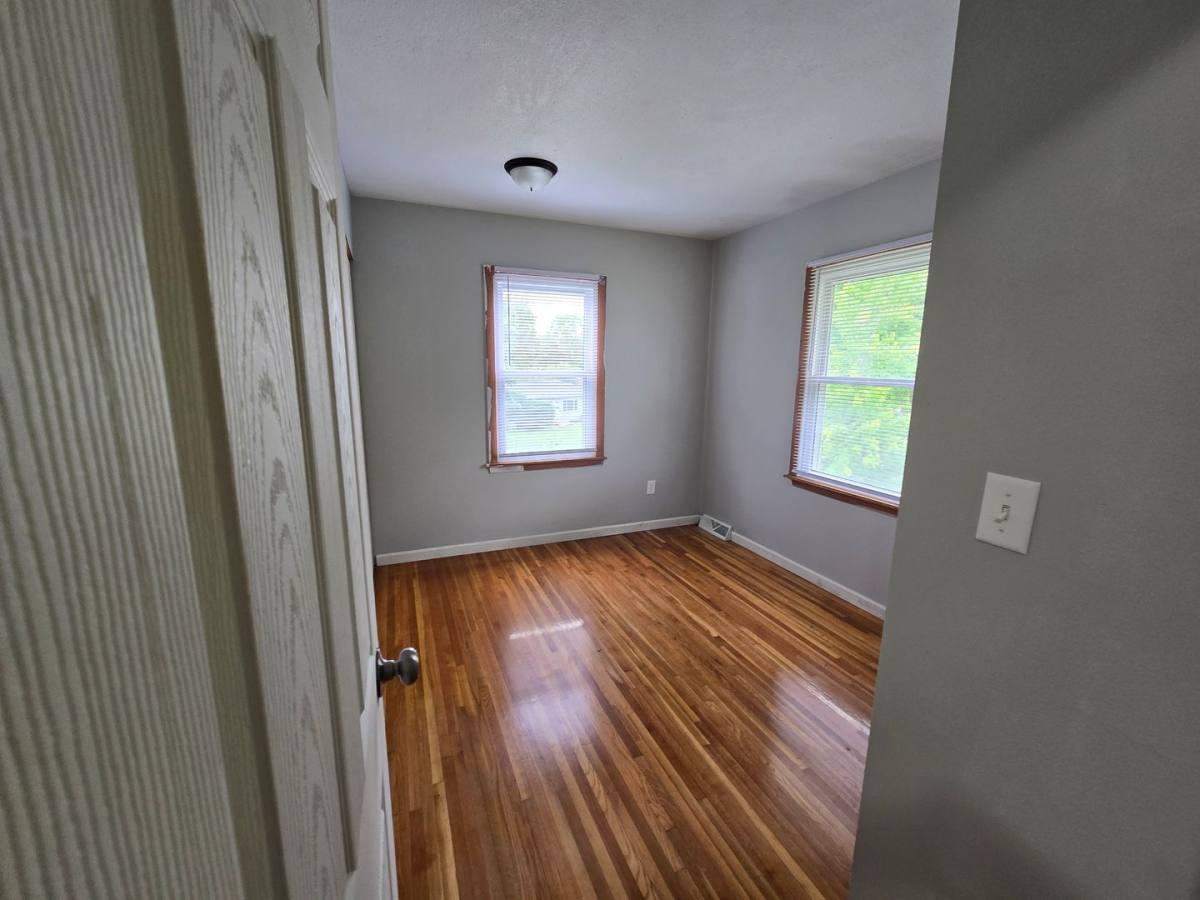 Apartment for rent at 913 Hillside Dr, Bettendorf, IA 52722