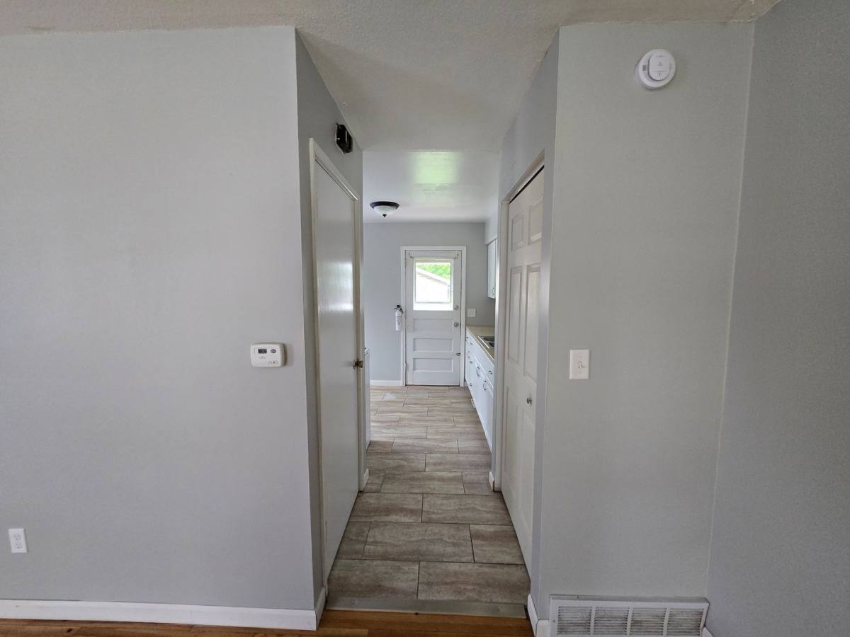 Apartment for rent at 913 Hillside Dr, Bettendorf, IA 52722