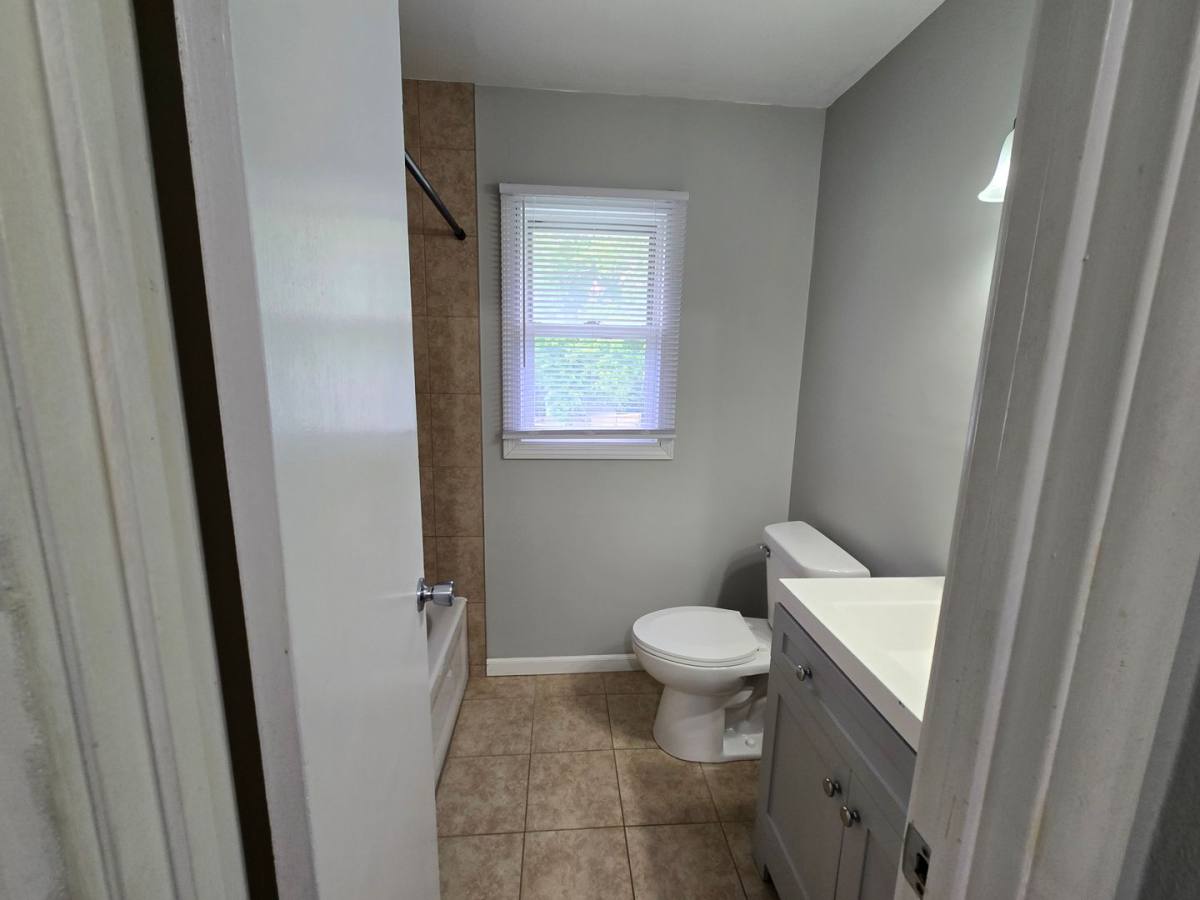 Apartment for rent at 913 Hillside Dr, Bettendorf, IA 52722