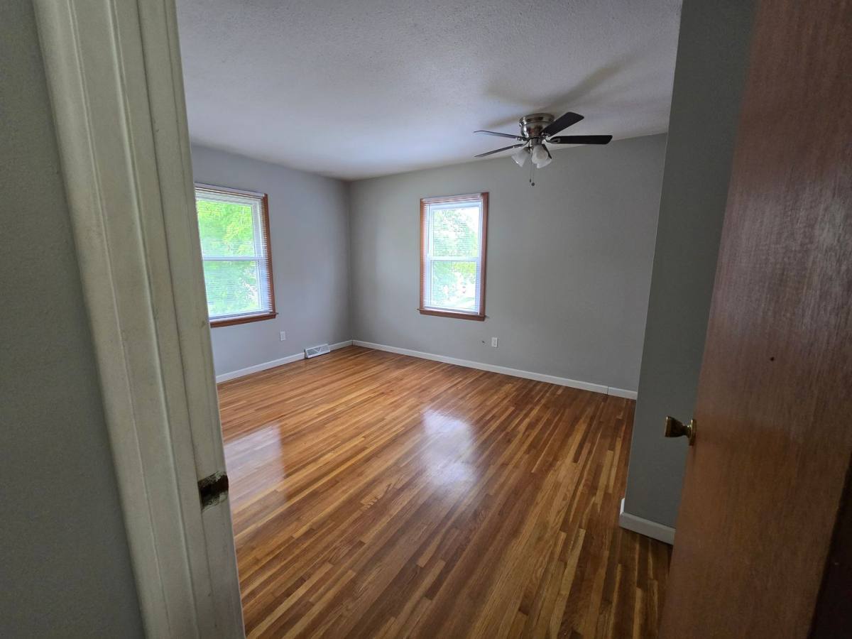 Apartment for rent at 913 Hillside Dr, Bettendorf, IA 52722
