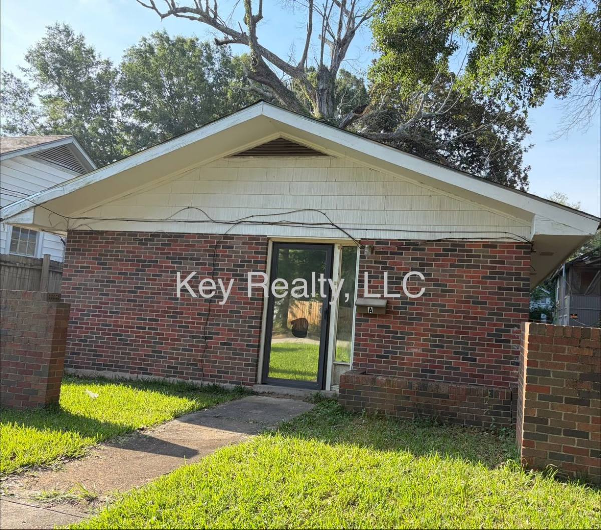 House for rent at 2517-A Webster, Alexandria, LA 71301
