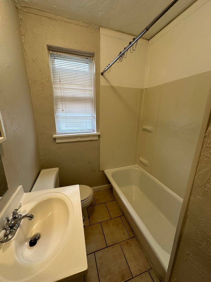 Apartment for rent at 1195 Belrue Ave, Saint Louis, MO 63130