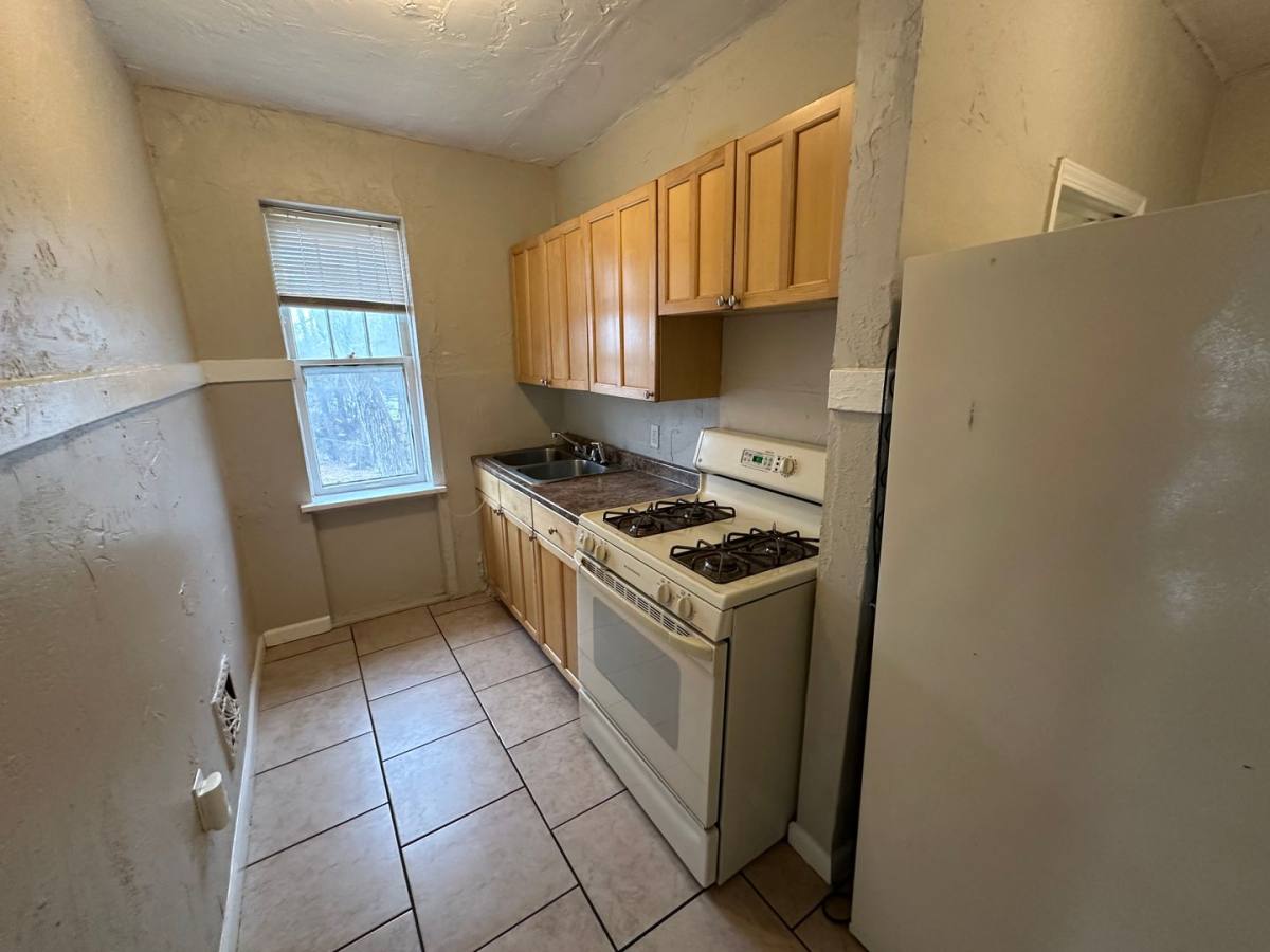 Apartment for rent at 1195 Belrue Ave, Saint Louis, MO 63130