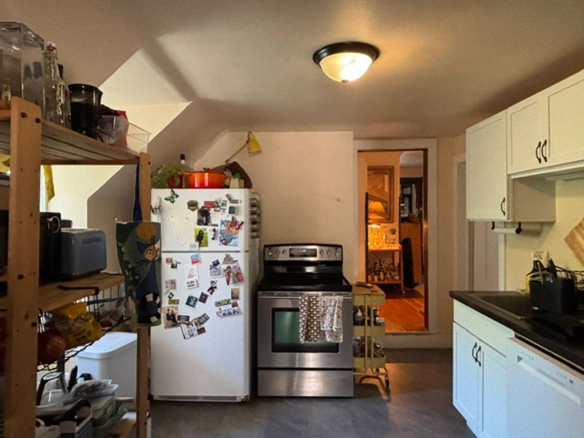 Apartment for rent at 427 6th St SE, Minneapolis, MN 55414