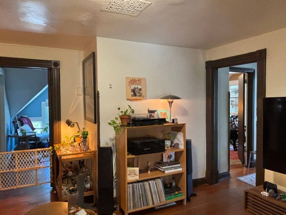 Apartment for rent at 427 6th St SE, Minneapolis, MN 55414