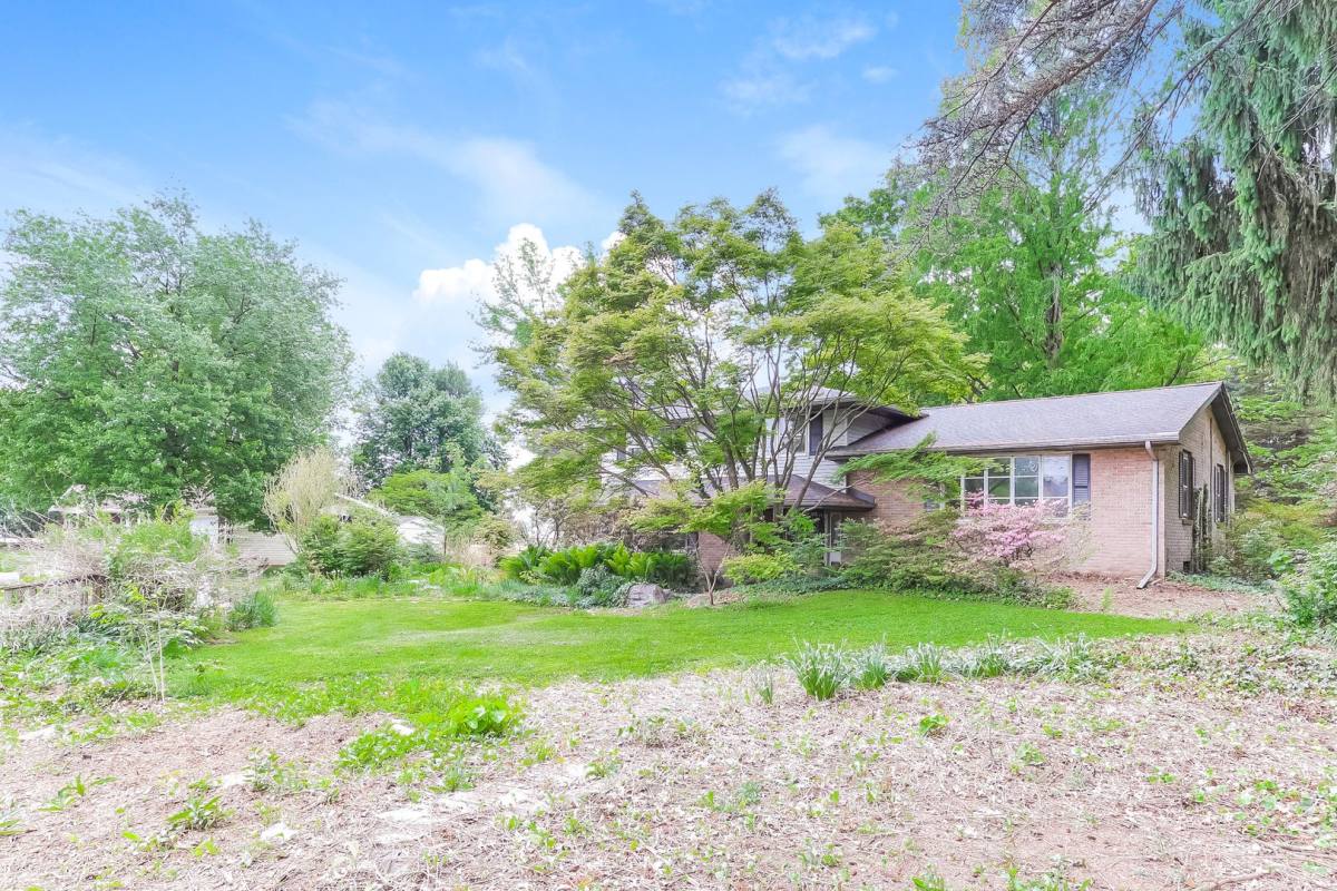 House for rent at 934 Village Rd, Lancaster, PA 17602