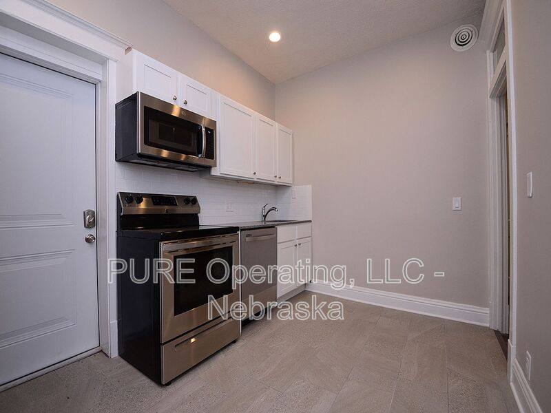 House for rent at 2967 Harris St #2, Omaha, NE 68105