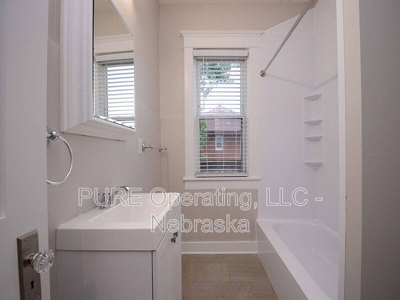 House for rent at 2967 Harris St #2, Omaha, NE 68105