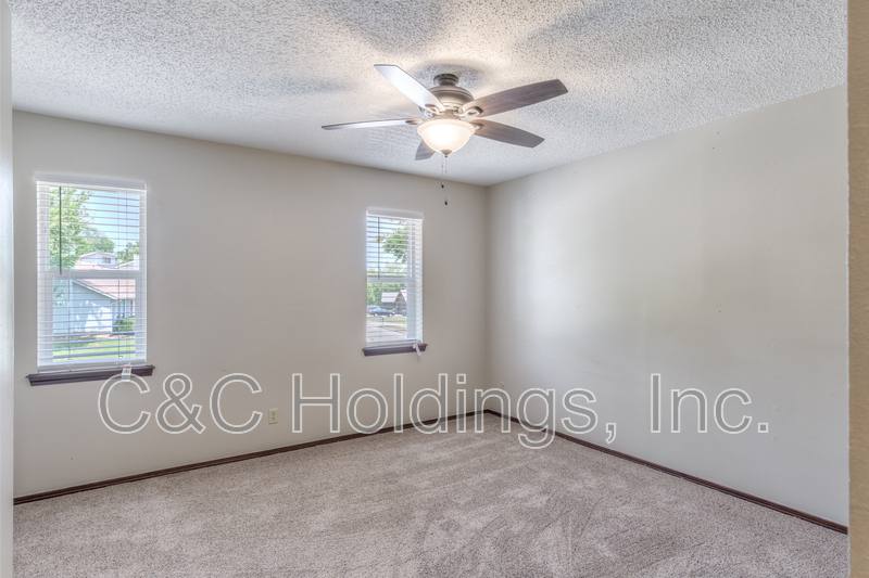 Apartment for rent at 644 B Earthside Dr, Claremore, OK 74017