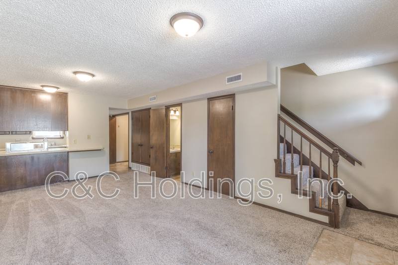 Apartment for rent at 644 B Earthside Dr, Claremore, OK 74017