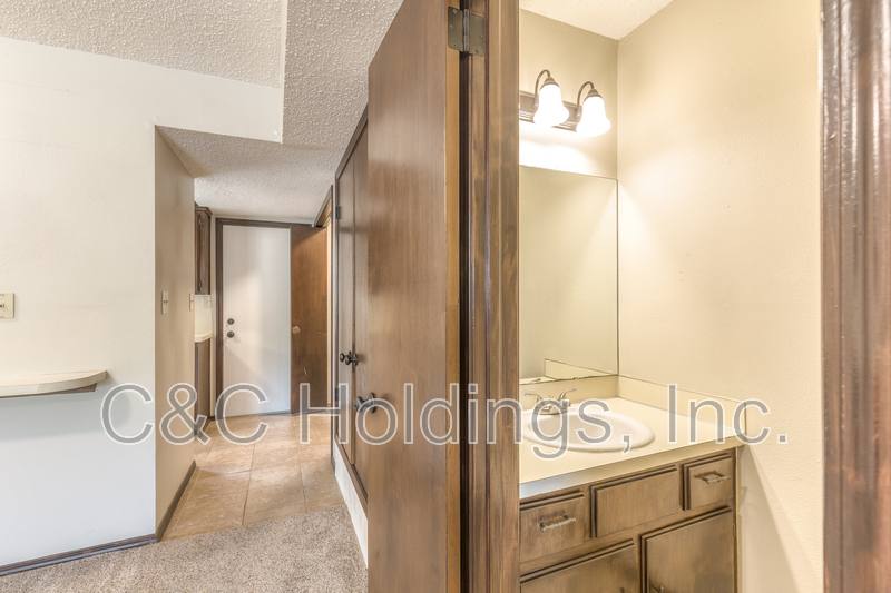 Apartment for rent at 644 B Earthside Dr, Claremore, OK 74017