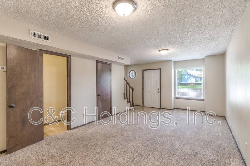 Apartment for rent at 644 B Earthside Dr, Claremore, OK 74017