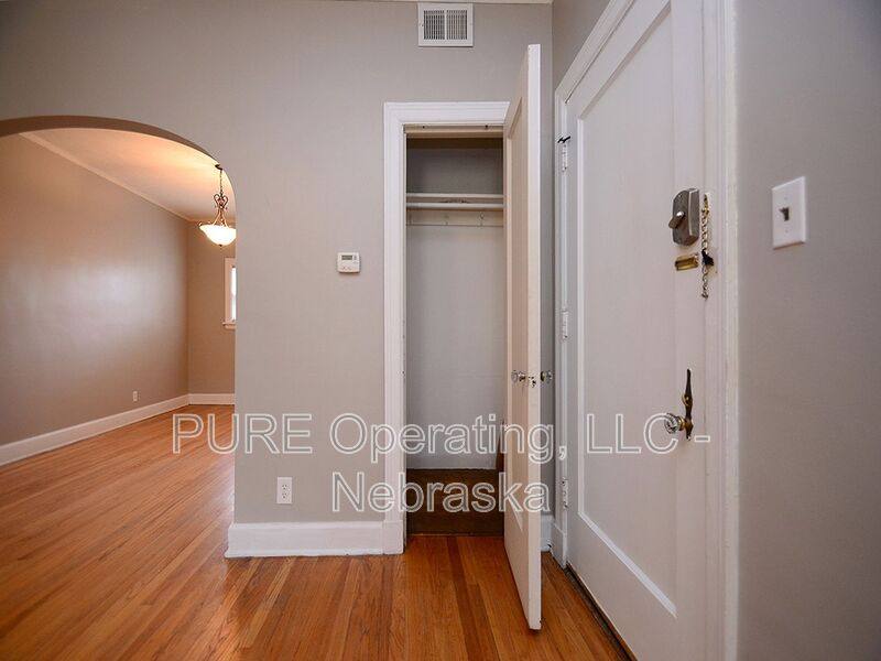 Apartment for rent at 406 N 49th St #5, Omaha, NE 68132