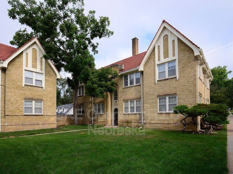 Apartment for rent at 406 N 49th St #5, Omaha, NE 68132