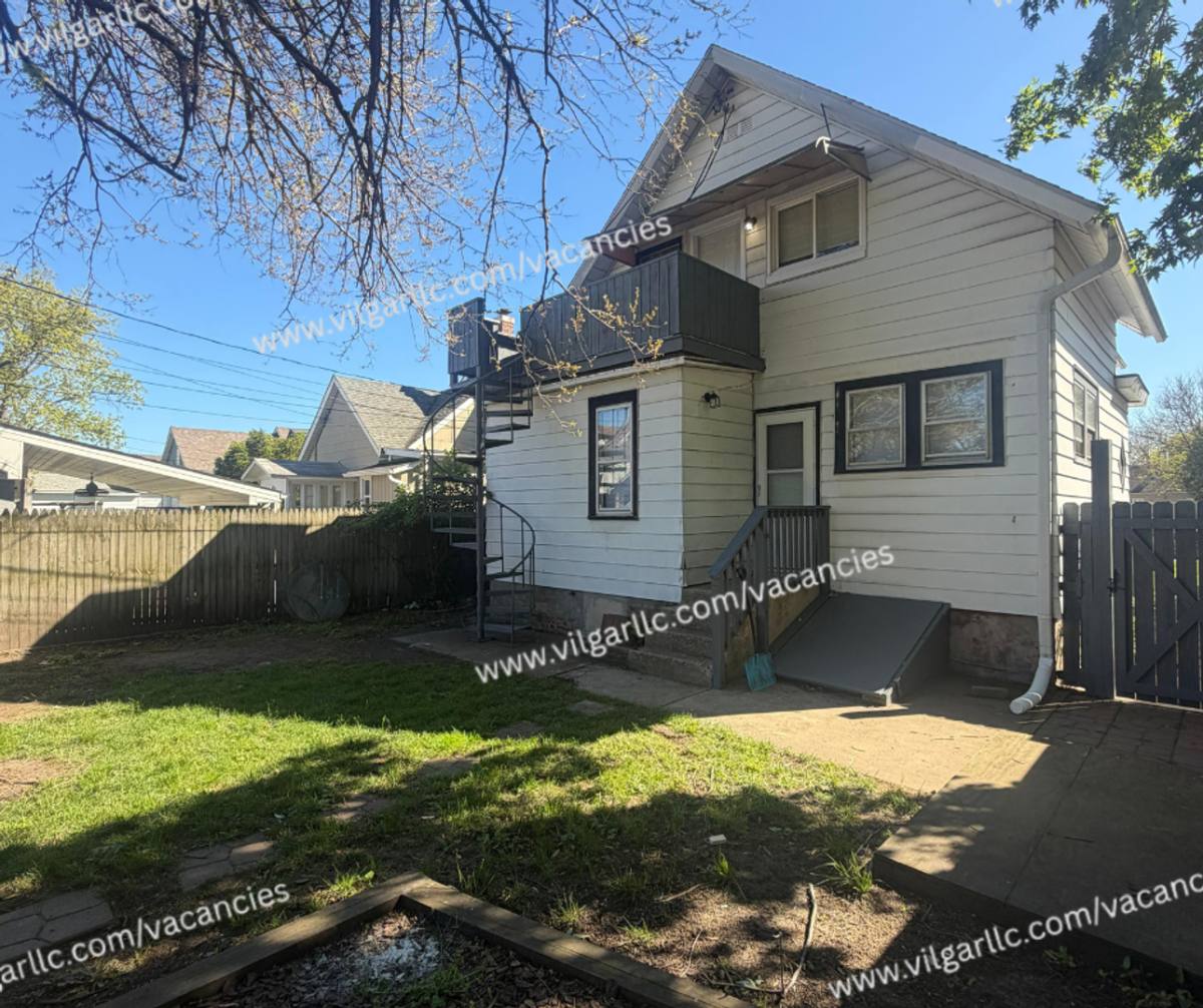Townhouse for rent at 1201 Manhattan St, Michigan City, IN 46360