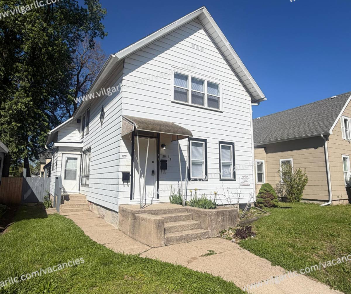 Townhouse for rent at 1201 Manhattan St, Michigan City, IN 46360