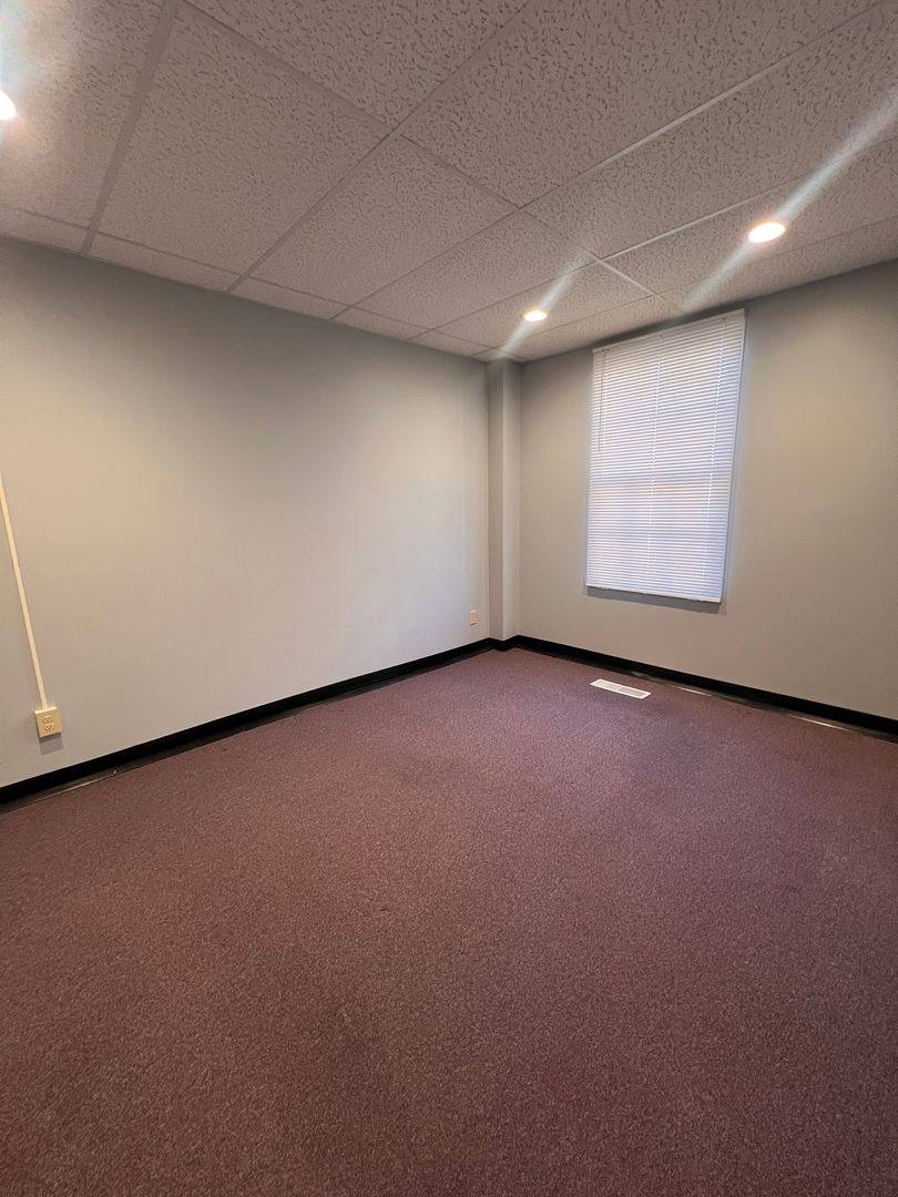 Apartment for rent at 232 N 6th St, Quincy, IL 62301