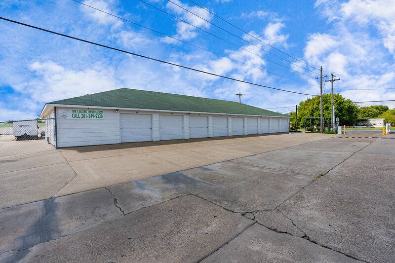 Apartment for rent at 5139 Martinique Calle, Dickinson, TX 77539