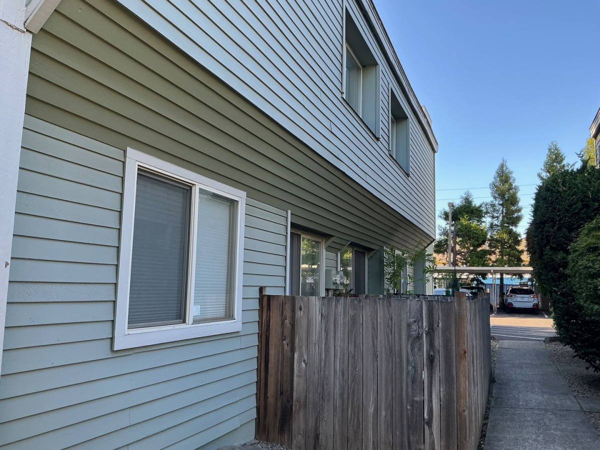 Townhouse for rent at 2535 SE 119th Ave, Portland, OR 97266