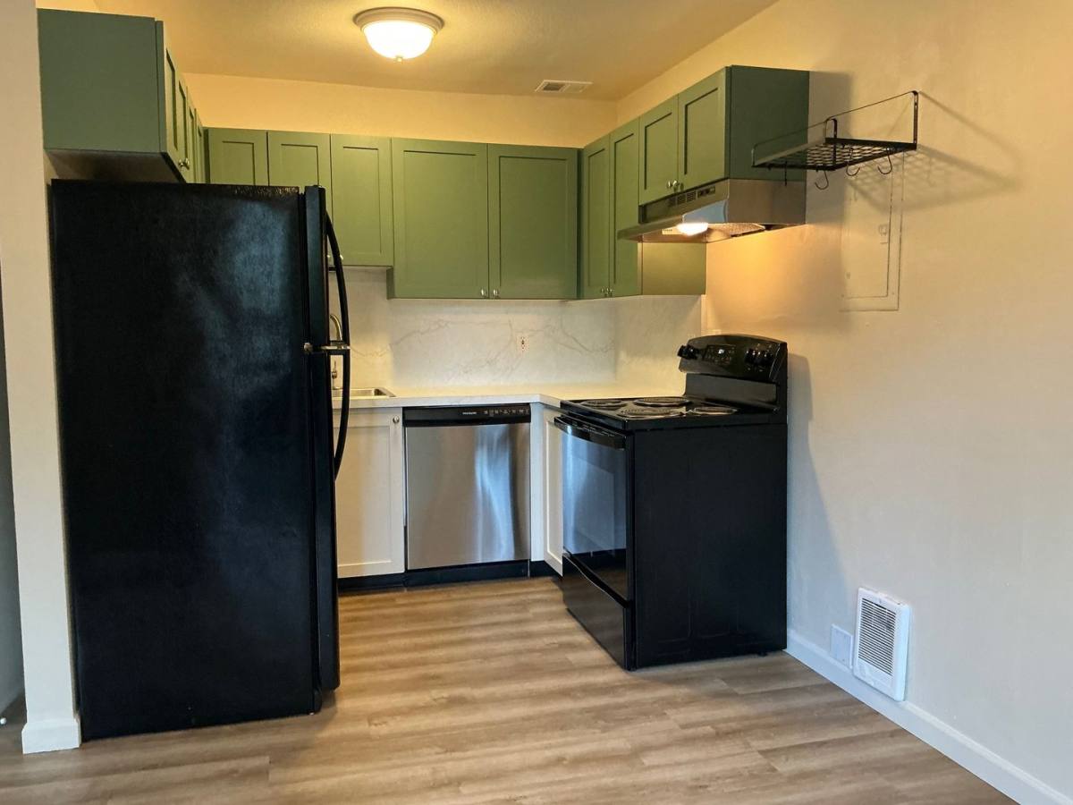 Townhouse for rent at 2535 SE 119th Ave, Portland, OR 97266