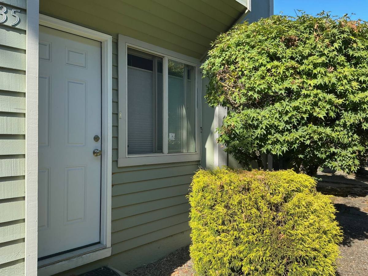 Townhouse for rent at 2535 SE 119th Ave, Portland, OR 97266