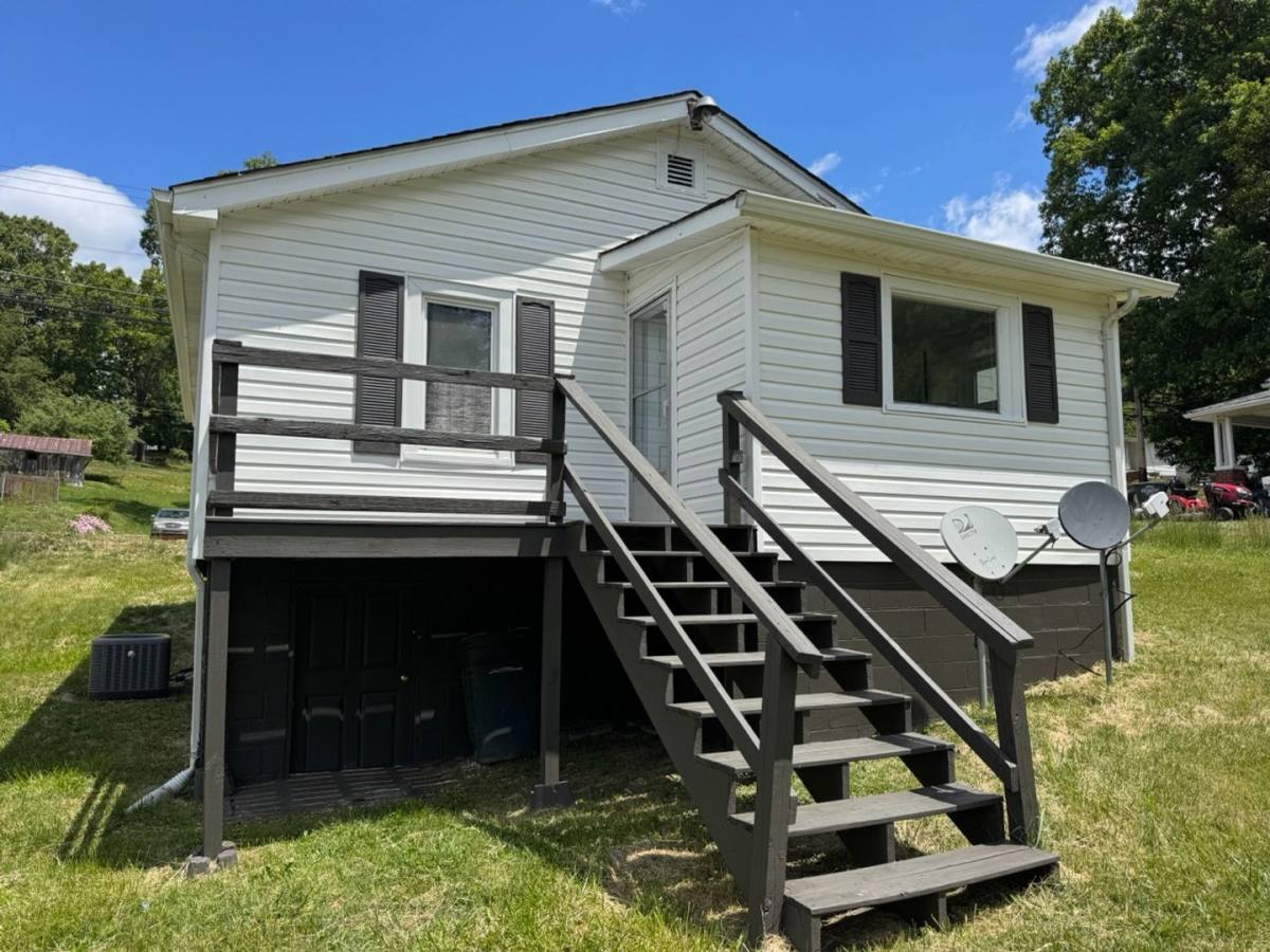 House for rent at 208 Gravely Rd, Kingsport, TN 37665
